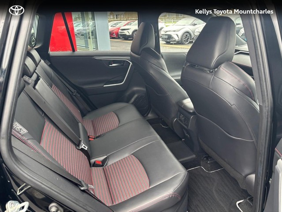 2022 Toyota Rav4 - image 7