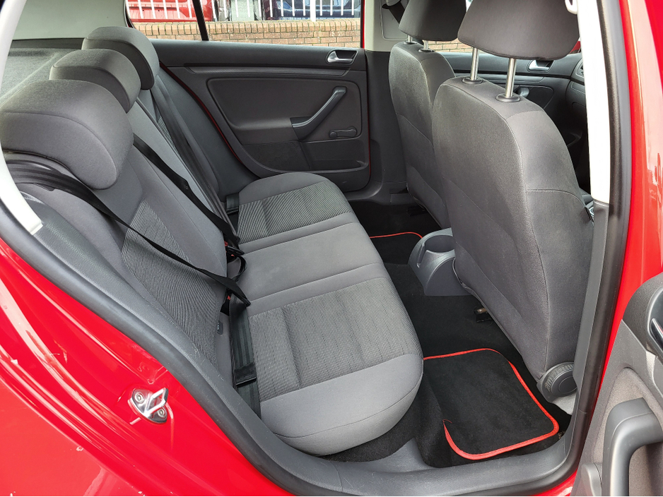 2007 Volkswagen Golf - image 12