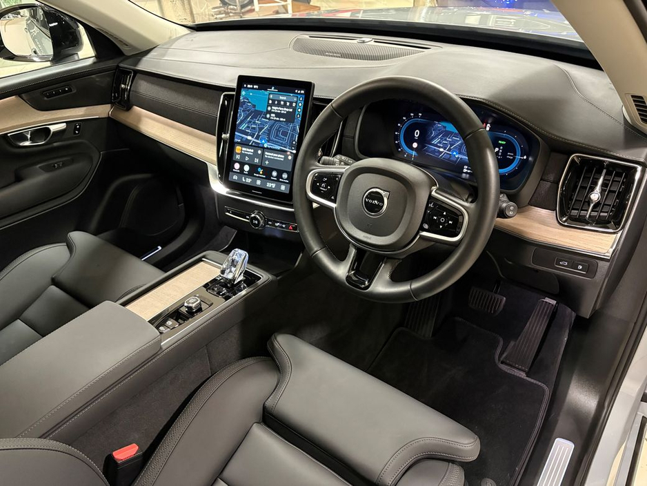 2025 Volvo XC90 T8 PLUS AWD=VAPOUR GREY//PAN ROOF//AS NEW=2 YEAR WARRANTY=TAILORED FINANCE PACKAGES INCL PCP AVAILABLE=TRADE IN'S WELCOME €79,995