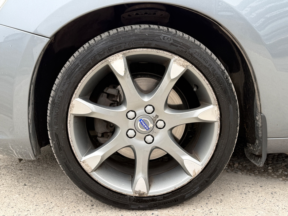 2015 Volvo S60 - image 9