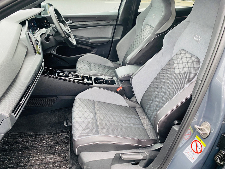 2023 Volkswagen Golf - image 14