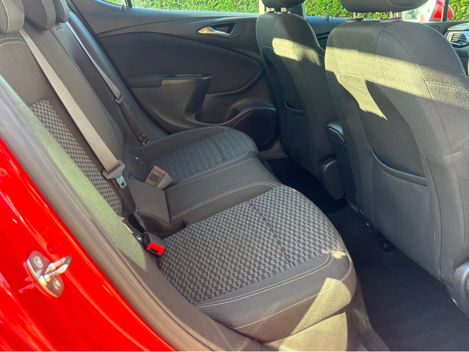 2016 Opel Astra - image 9