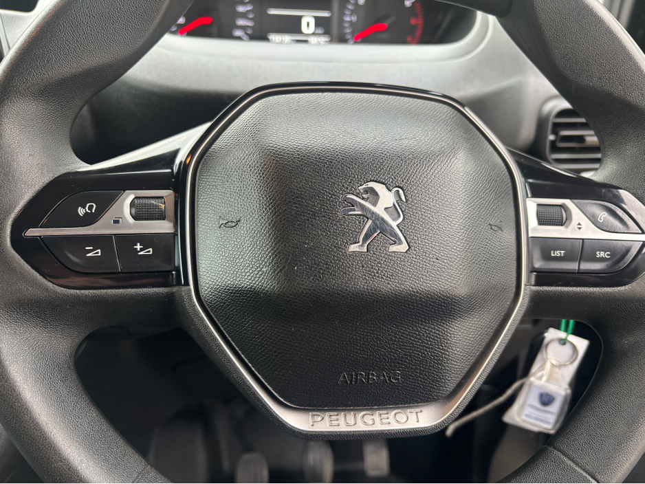 2021 Peugeot Partner - image 8