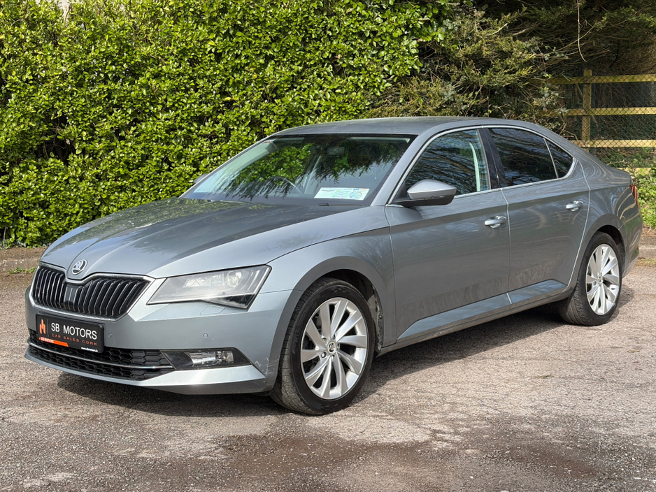 2016 Skoda Superb - image 3
