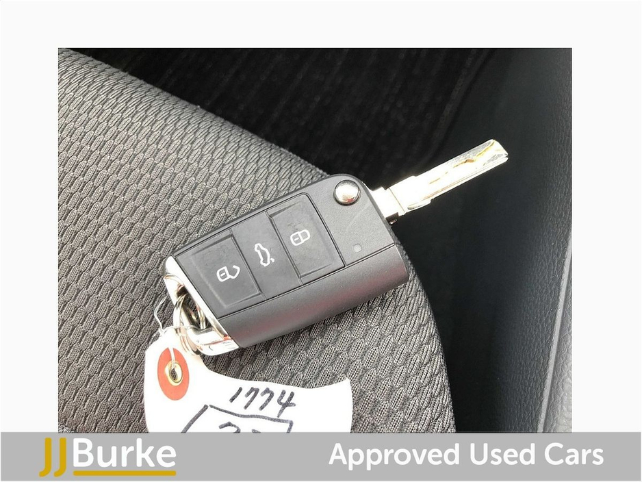 2020 Volkswagen Golf - image 15