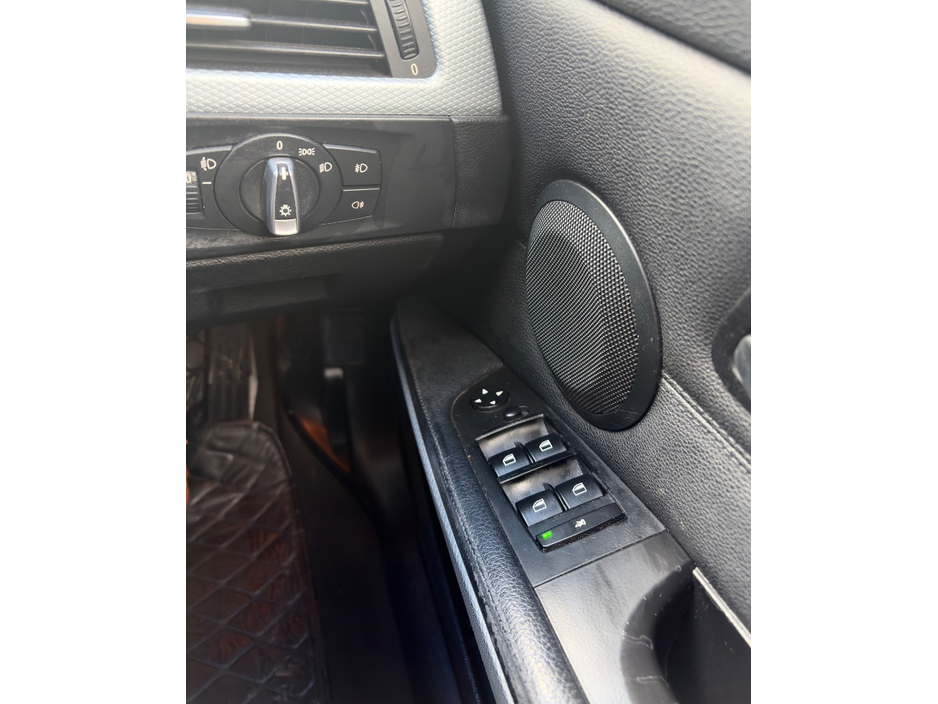 2009 BMW 3 Series - image 14