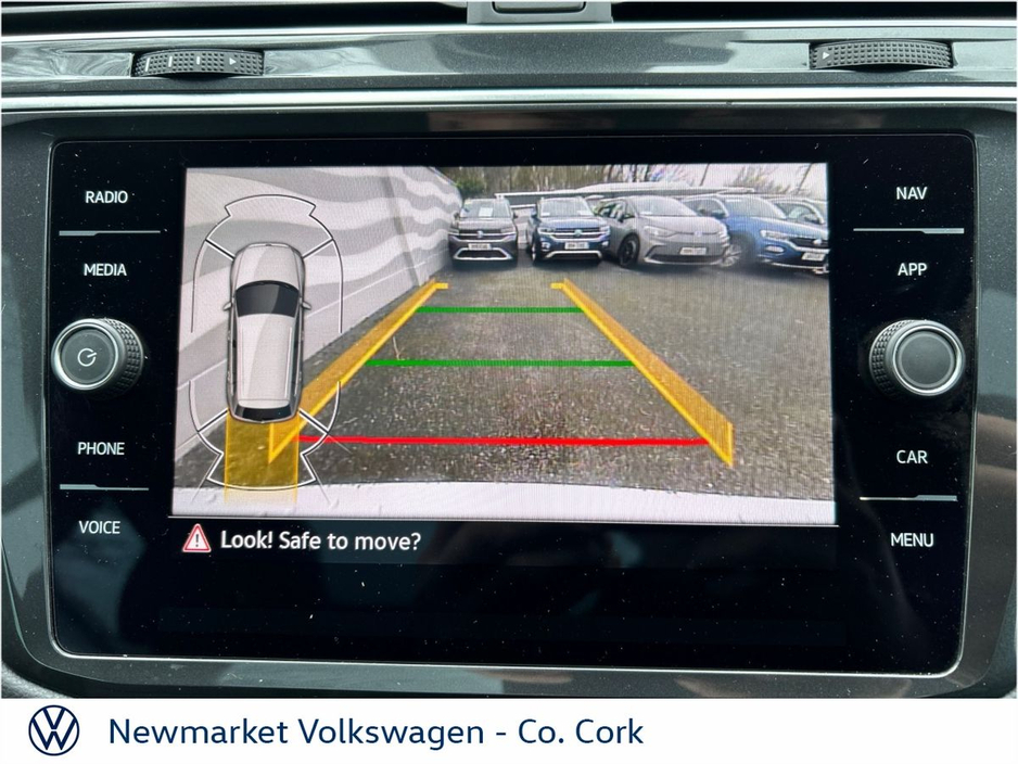 2023 Volkswagen Tiguan - image 4