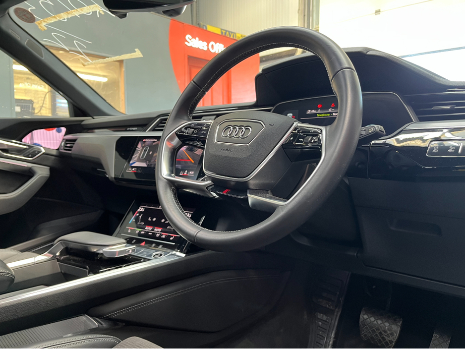 2022 Audi e-tron - image 12