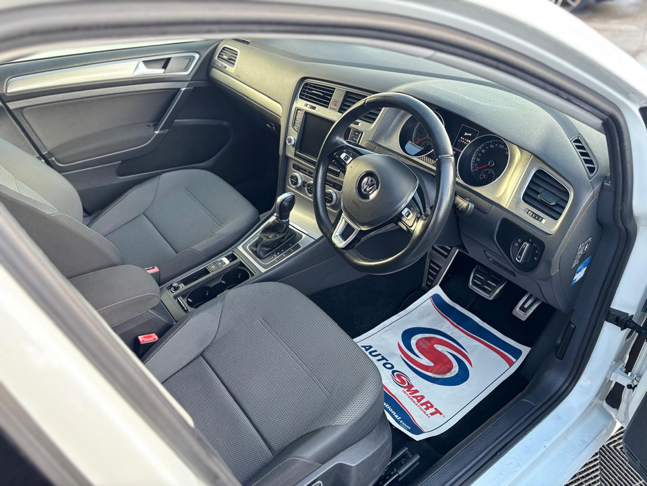 2014 Volkswagen Golf - image 4