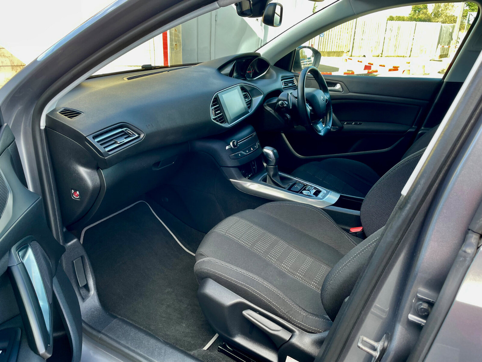 2017 Peugeot 308 - image 15