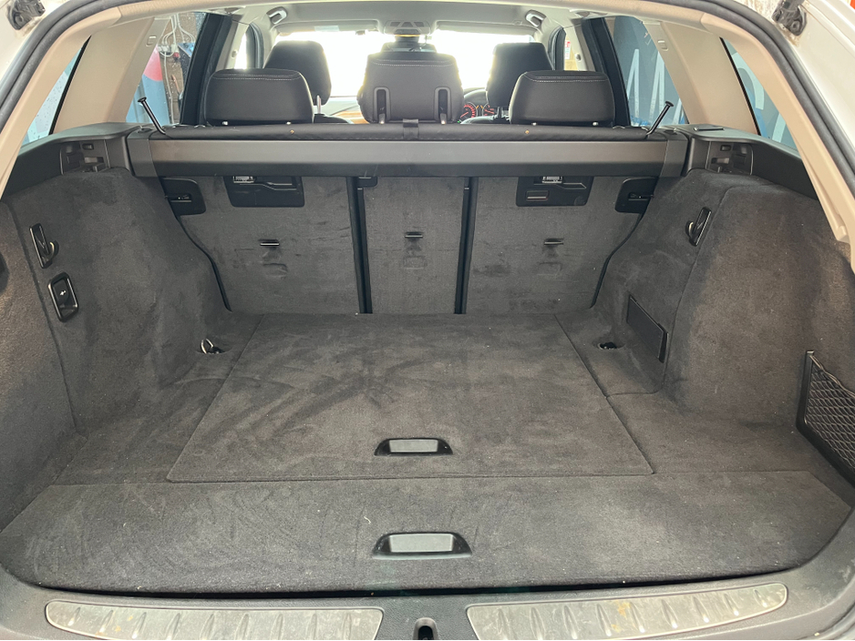 2018 BMW 3 Series - image 8