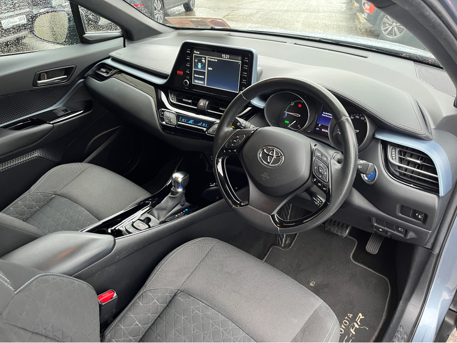 2020 Toyota C-HR - image 12