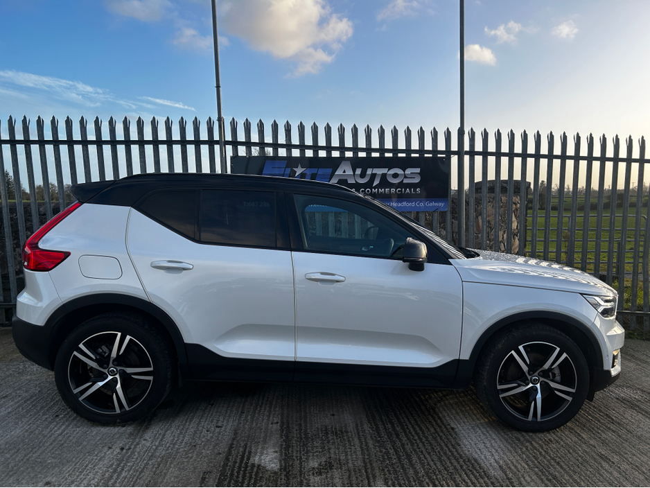2020 Volvo XC40 - image 7