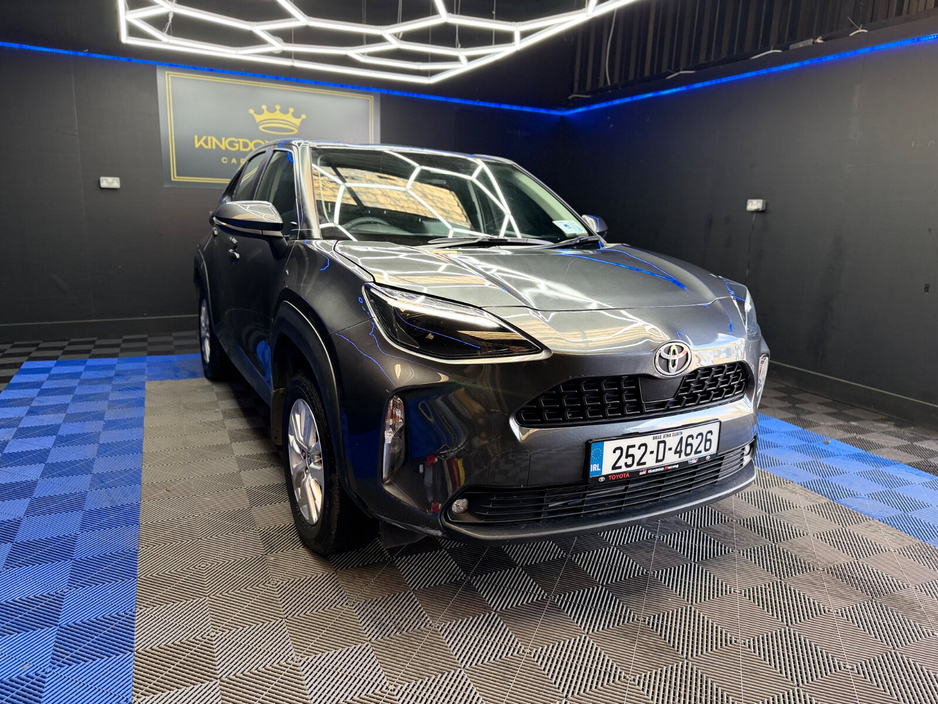 2025 Toyota Yaris Cross - image 4