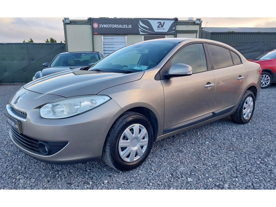 2011 Renault Fluence - image 2