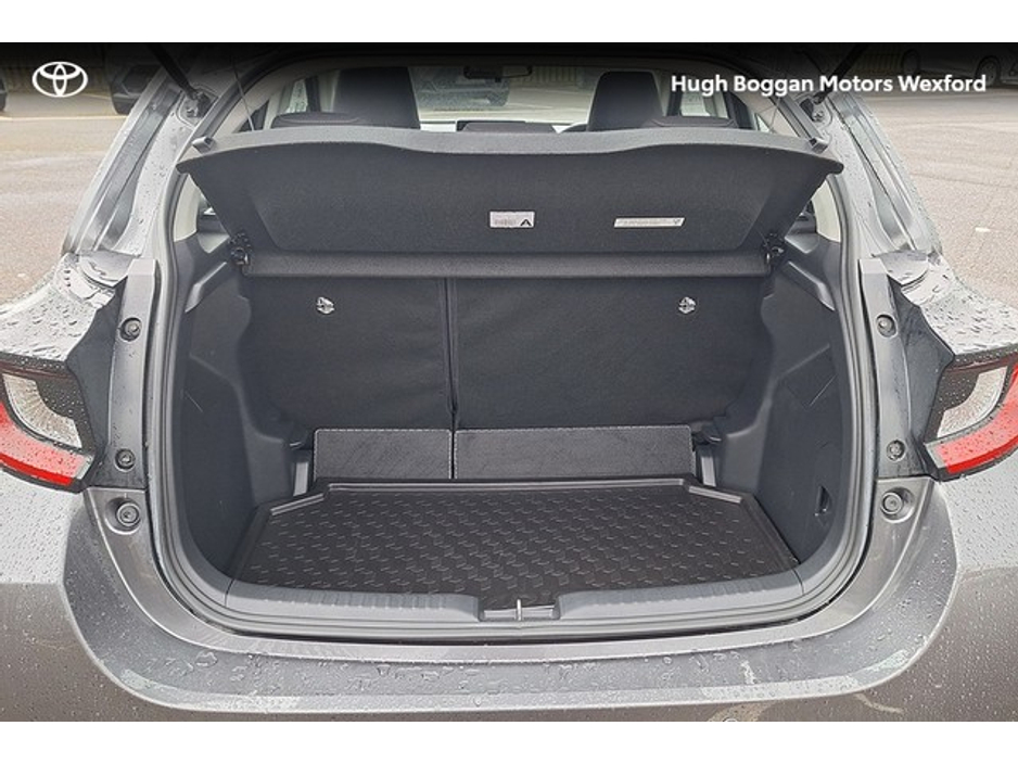 2023 Toyota Yaris HYBRID LUNA,RIDICOUSLY LOW MILEAGE! €23,995