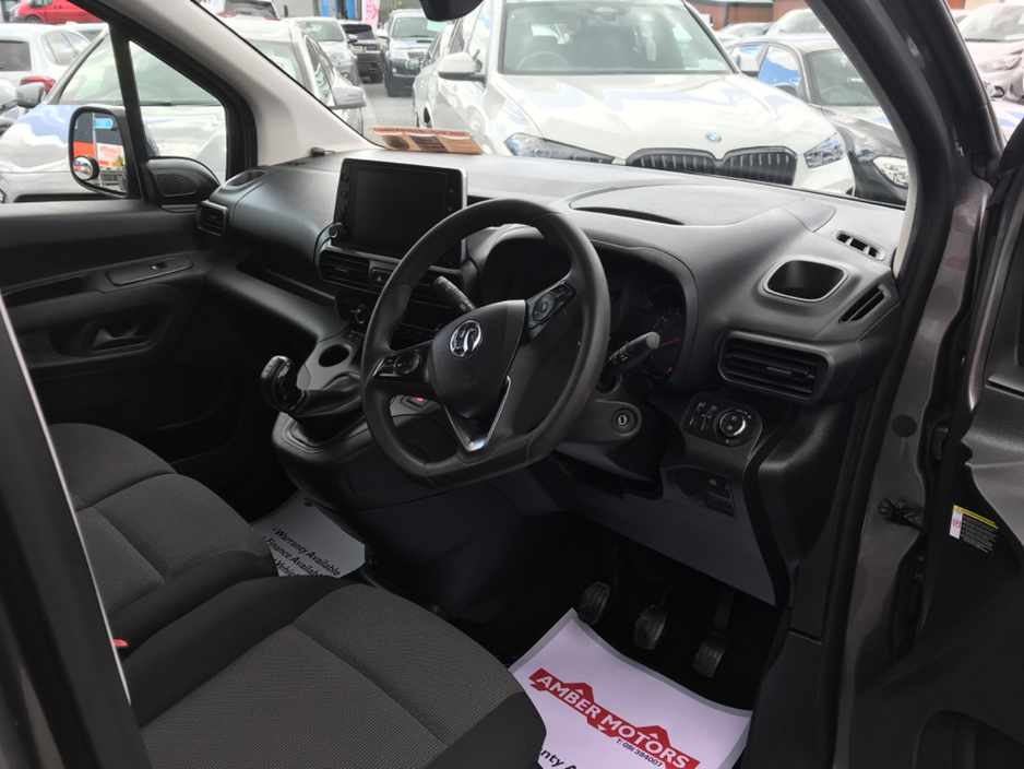2019 Vauxhall Combo - image 43