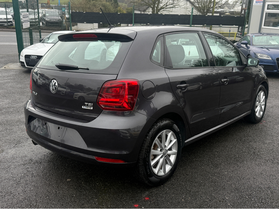 2015 Volkswagen Polo - image 4