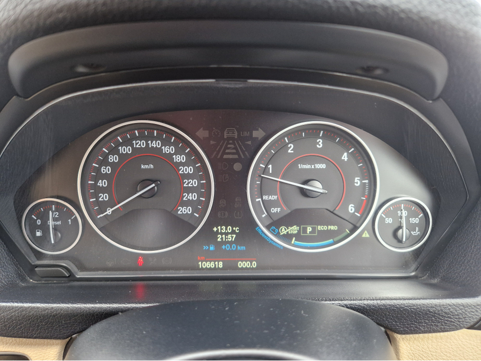 2013 BMW 3 Series - image 31