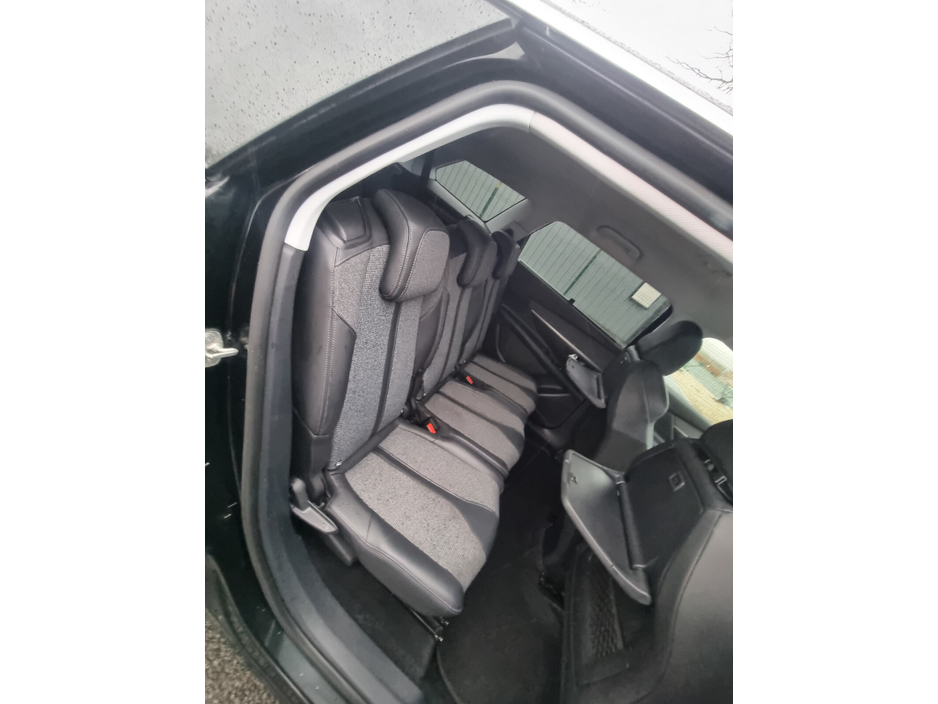 2018 Peugeot 5008 - image 12