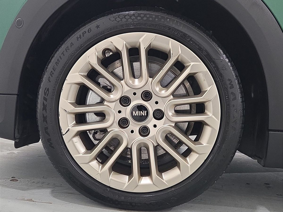 2024 MINI Hatch - image 14