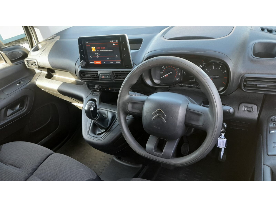 2020 Citroen Berlingo - image 7