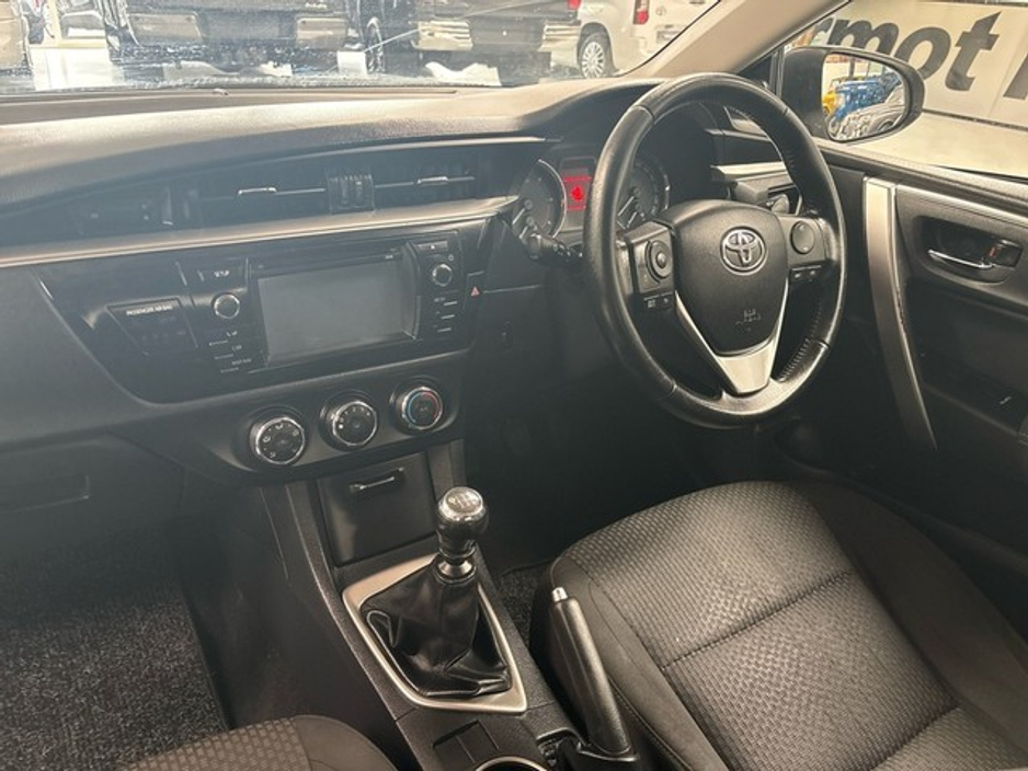 2016 Toyota Corolla - image 8