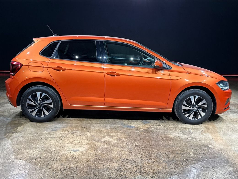 2022 Volkswagen Polo - image 2