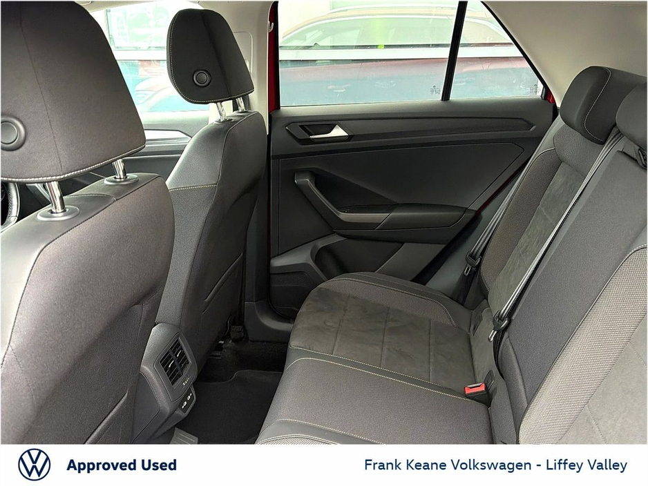 2022 Volkswagen T-Roc - image 6