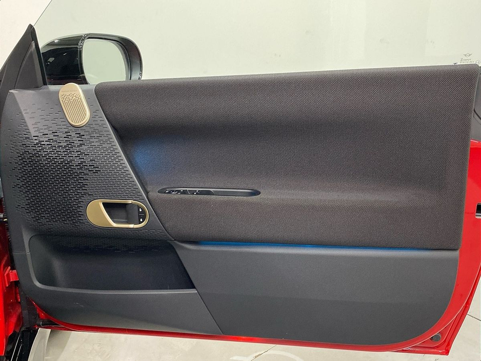 2025 MINI Hatch Cooper E €31,950