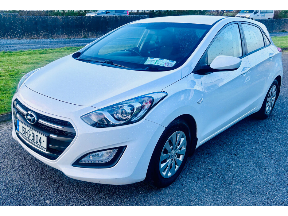 2016 Hyundai i30 - image 14