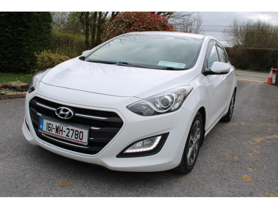 2016 Hyundai i30 - image 2