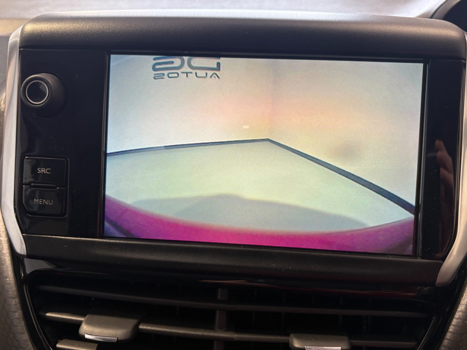 2017 Peugeot 208 - image 8