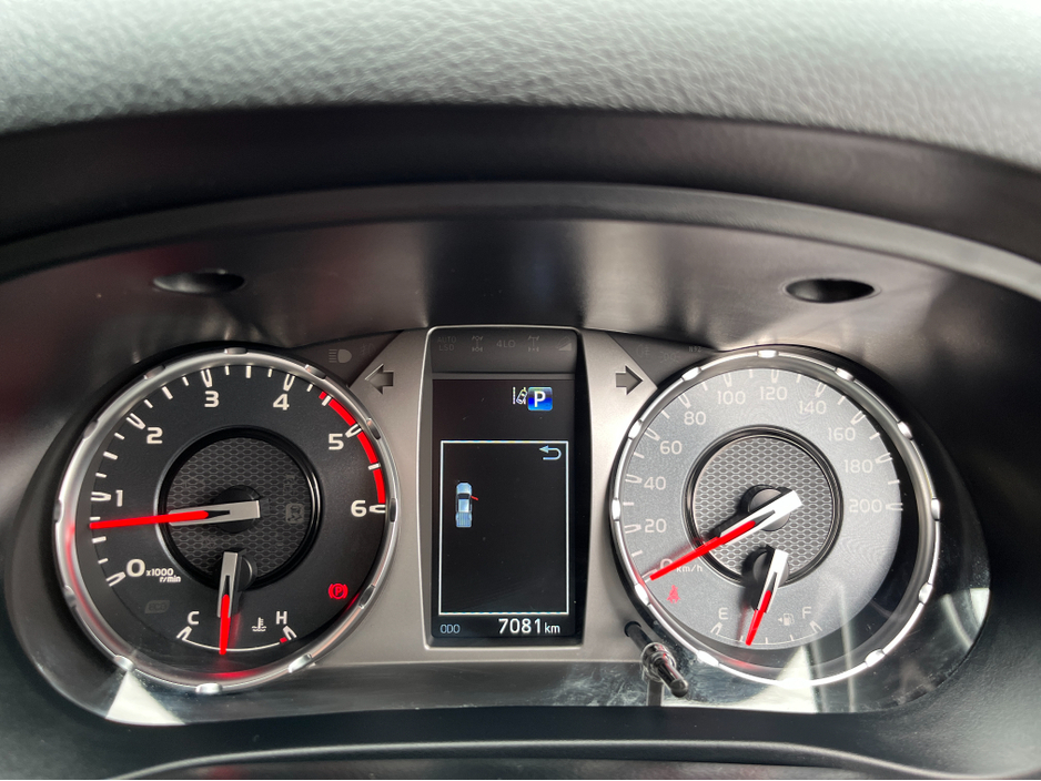 2024 Toyota Hilux - image 21