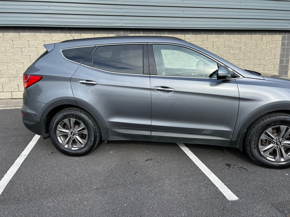 2015 Hyundai Santa Fe - image 4