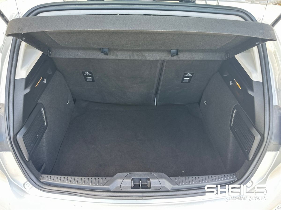 2019 Ford Focus - image 9