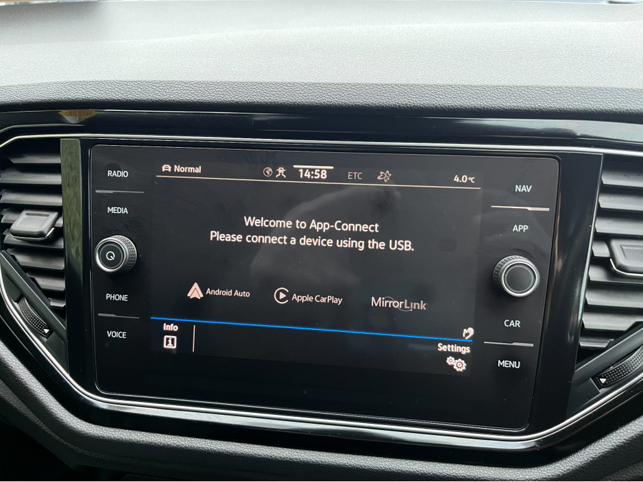 2022 Volkswagen T-Roc STYLE BLACK EDITION AUTOMATIC 2.0 DIESEL //ADAPTIVE CRUISE CONTROL//KEYLESS ENTRY//REVERSE CAMERA//