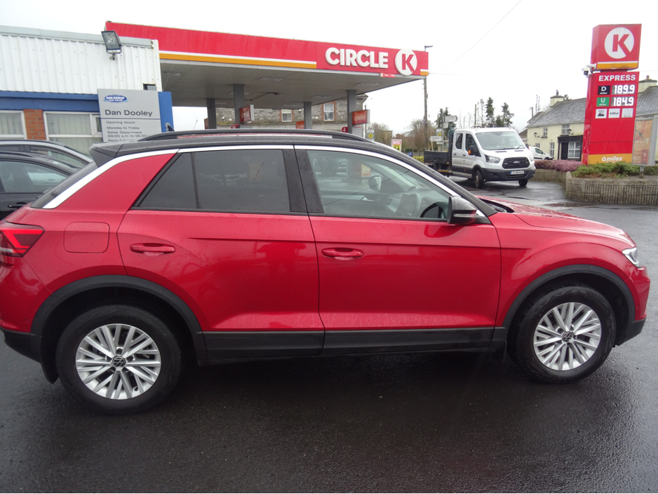 2023 Volkswagen T-Roc - image 12