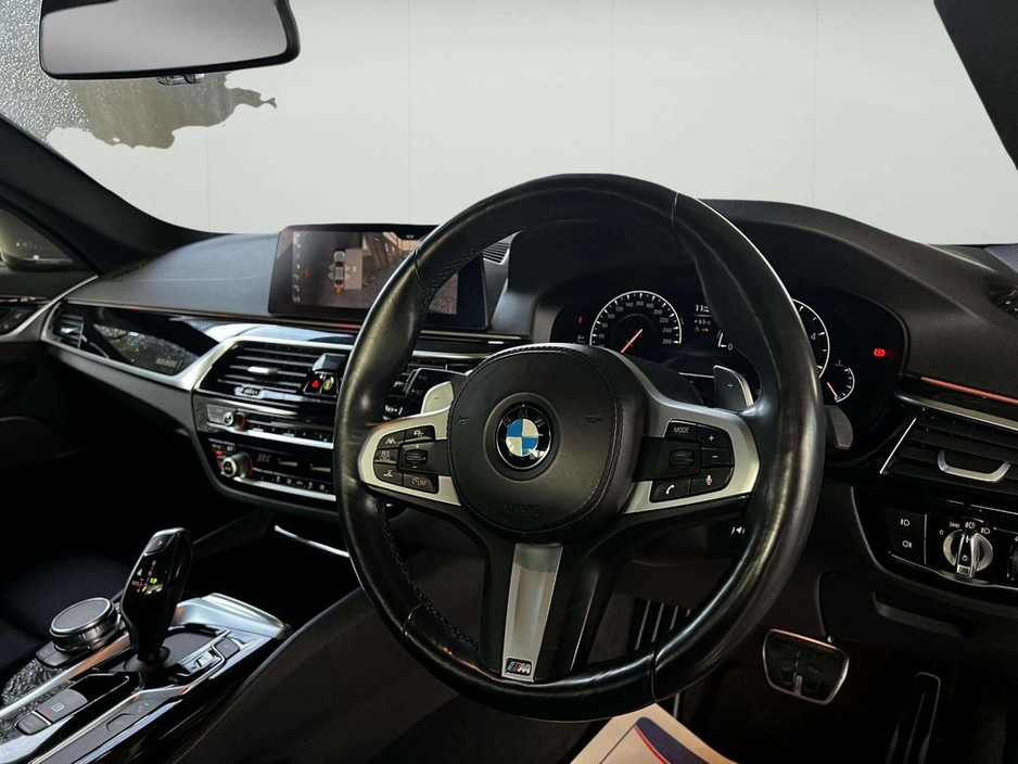 2018 BMW 5 Series - image 2