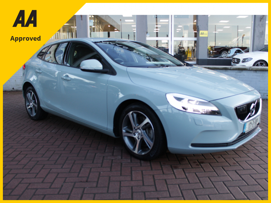 2017 Volvo V40 2.0D4 MOMEMTUM EDITION 180HP 5DR HATCHBACK AUTOMATIC // HUGE SPEC // 1 OWNER CAR WITH 112,355 KM'S // WELL WORTH VIEWING // BUY WITH CONFIDENCE AA AND SIMI APPROVED DEALER 2026 // FINANCE ARRANGED // €15,950