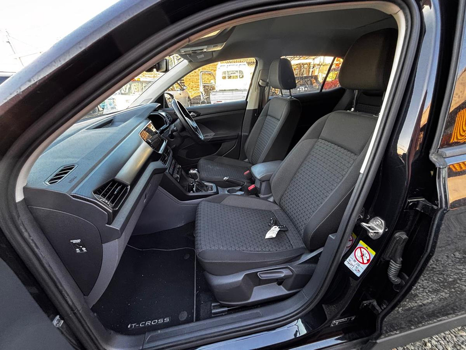 2021 Volkswagen T-Cross - image 2