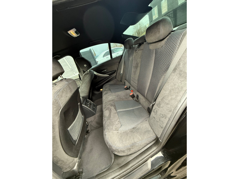 2015 BMW 3 Series - image 18