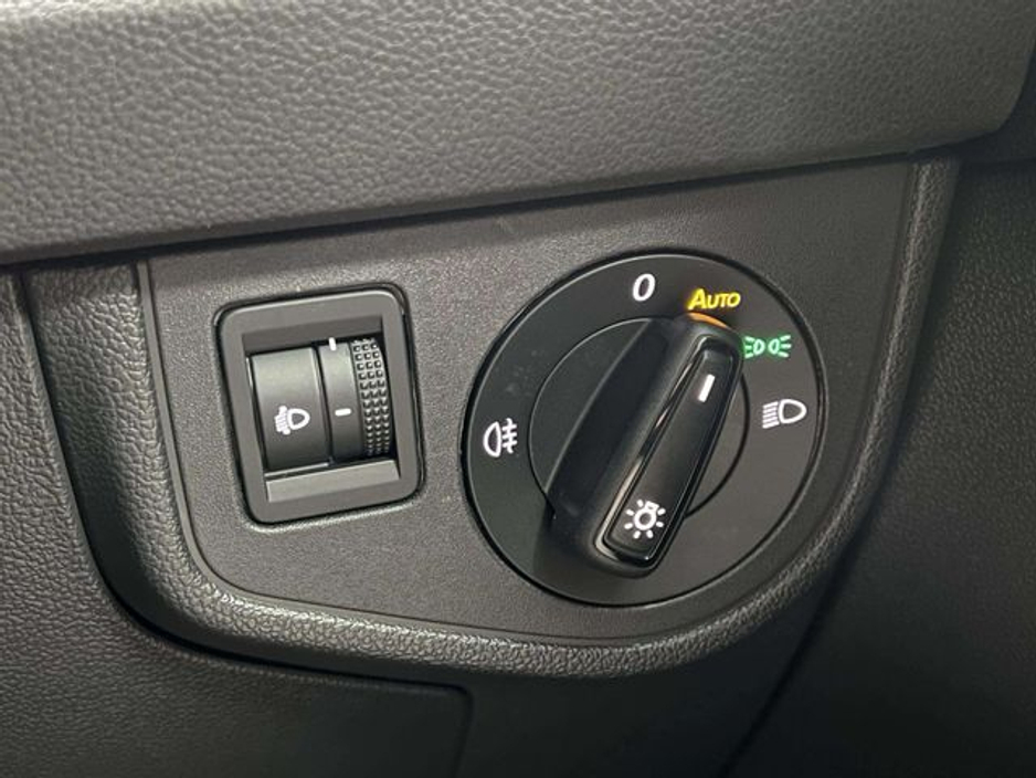 2022 Volkswagen Polo - image 24