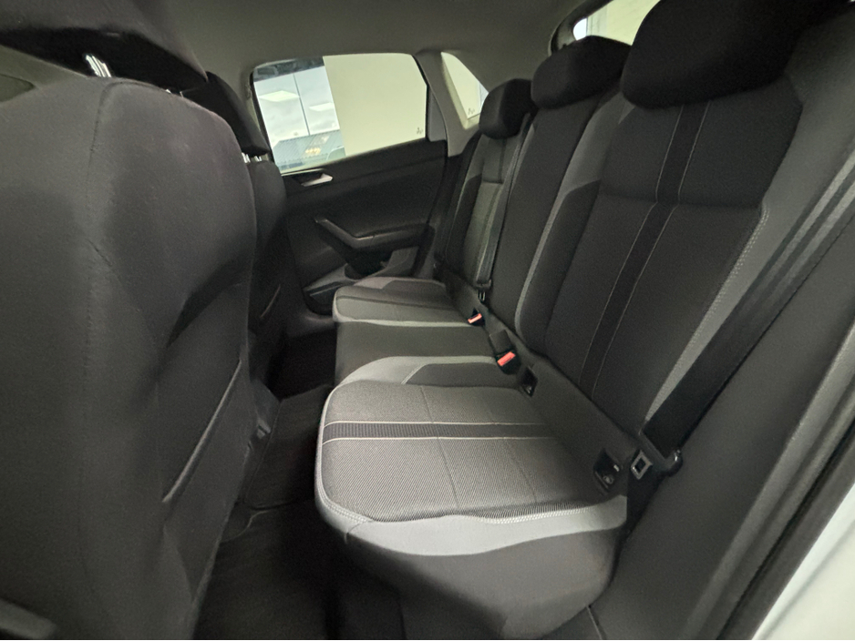 2018 Volkswagen Polo - image 12