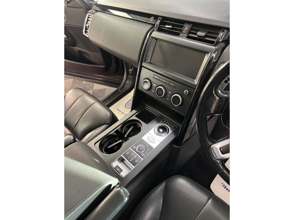 2019 Land Rover Discovery - image 9