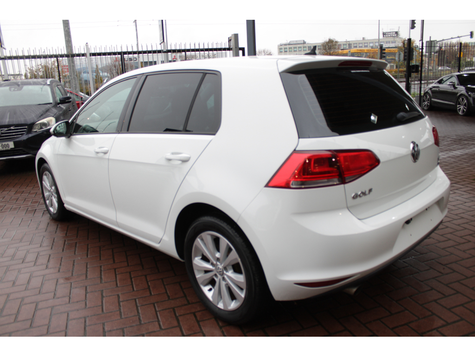 2016 Volkswagen Golf - image 5