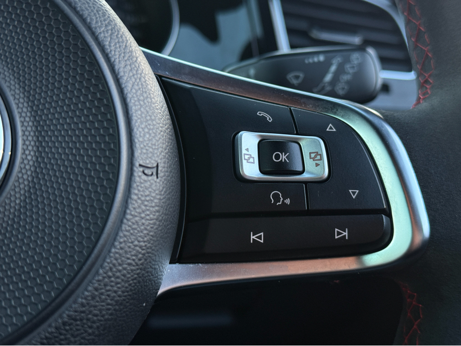 2016 Volkswagen Golf - image 30