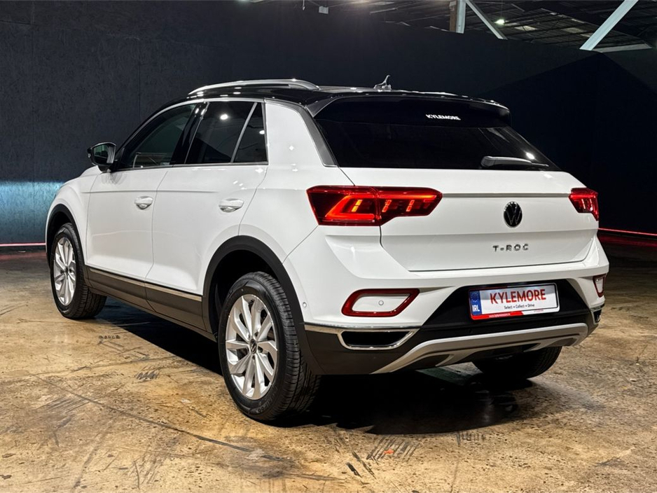 2023 Volkswagen T-Roc - image 5