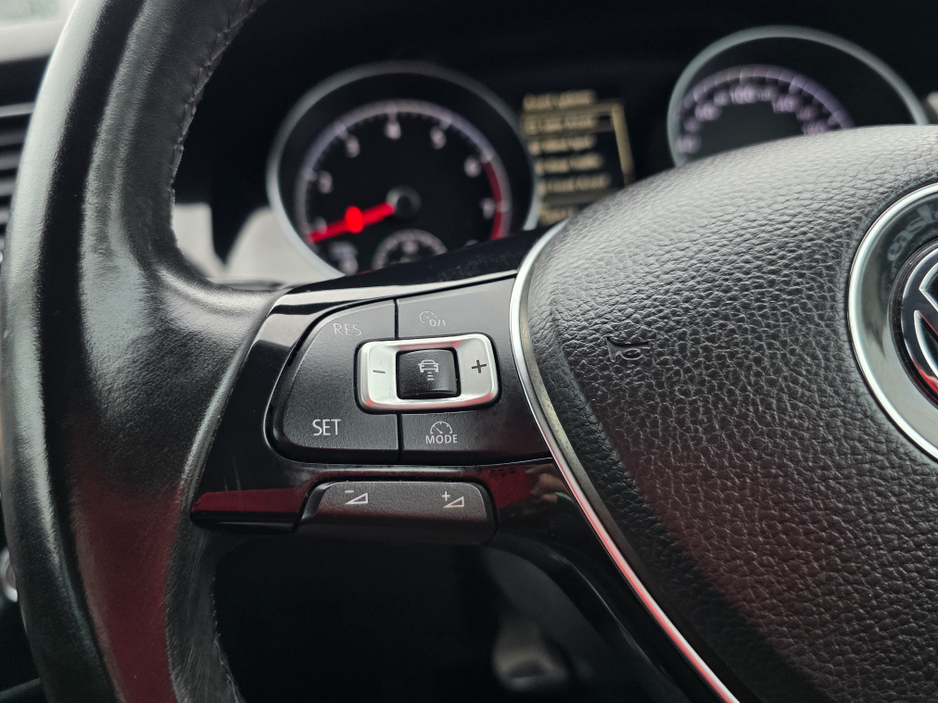 2017 Volkswagen Golf LEATHER BLACK SEATS 1.4 HIGHLINE EDITION -REVERSE CAMERA  - CARPLAY - ANDROID AUTO- BLIND SPOT REAR TRAFFIC ASSIST - DISCOVER PRO - €16,950