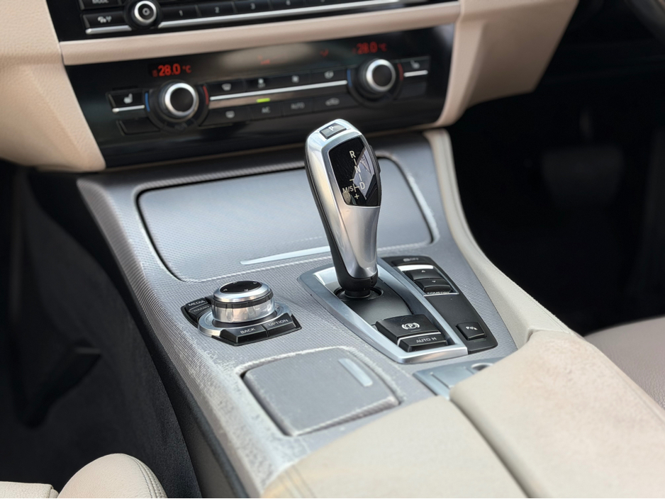 2016 BMW 5 Series - image 39